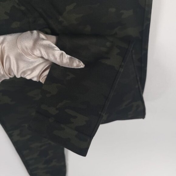 NWT SPANX GREEN CAMO Look At Me Now Seamless Shaping Leggings FL3515 Size M - Picture 12 of 12